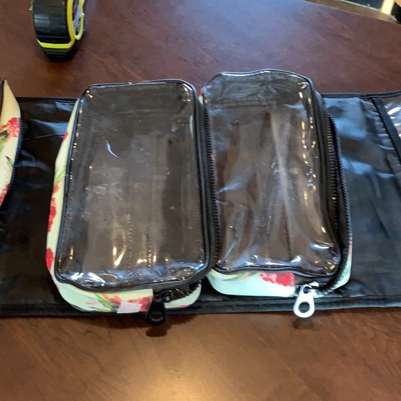 Toiletry case. Floral - Picture 4 of 6